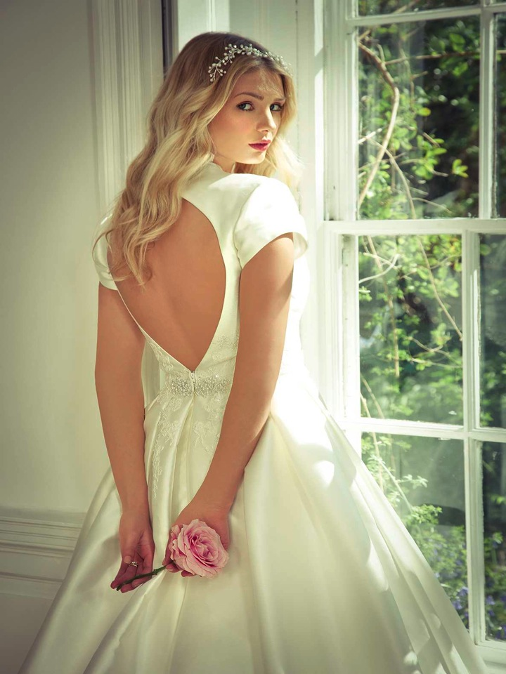 Check out this beauty! The lovely Tarron gown from the new Willa Rose collection from <a href="/BalbierBrides/">Charlotte Balbier</a> #gawjus
