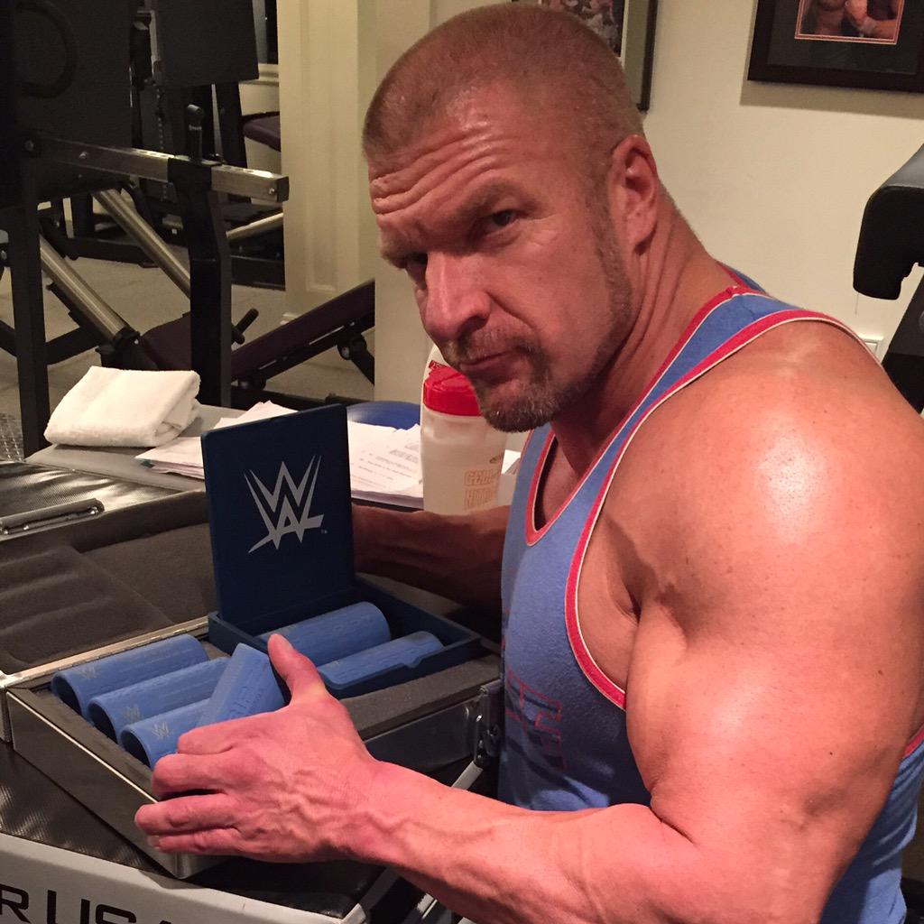 TripleH's tweet photo. .@FATGRIPZ thanks for the grips... #GetBig #DoTheWork #TrainWhenYouCan #MakeTheTime http://t.co/EpYLNx2Fe0