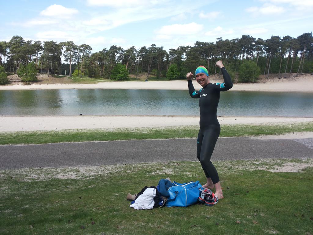 Meisje_Sanne's tweet image. Oh yeah! I did it! First open water swim. En het viel 100% mee. Sterker nog..loved it! Van #tryatleet naar #triatleet