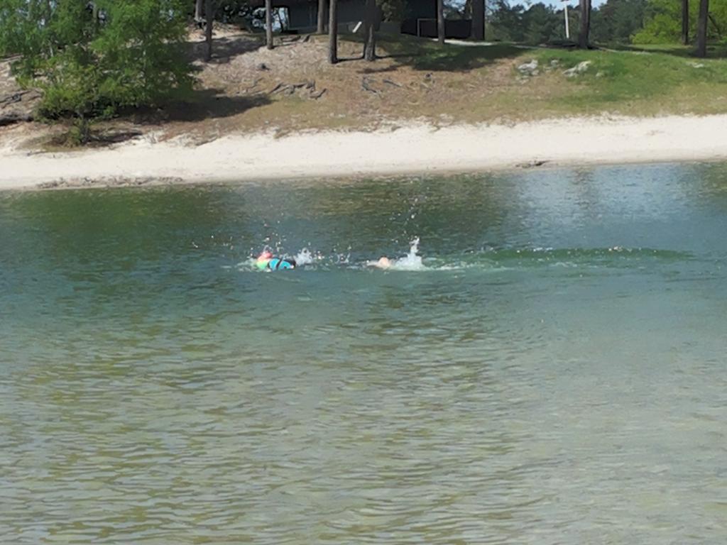 Meisje_Sanne's tweet image. Oh yeah! I did it! First open water swim. En het viel 100% mee. Sterker nog..loved it! Van #tryatleet naar #triatleet