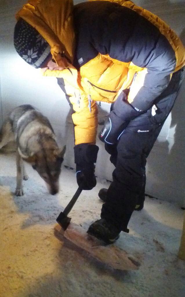 BennoRawlinson's tweet photo. @baffinworldwide @bitwhizard try the jackets too, kept us seriously warm in the #Arctic #Adventure #north2015 http://t.co/RtA5EaUWfL