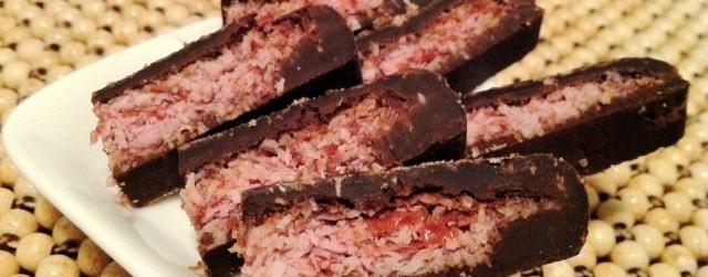 Imwrapped's tweet photo. Making Paleo Cherry Ripe Chocolate #paleo http://t.co/stGLsdvsv9 http://t.co/Pxos9d4cwe