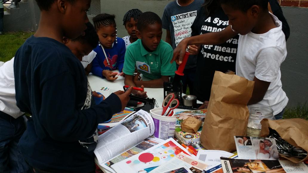 iamrenitamarie's tweet image. Highlight of this mission
#Artivist 
@chicanapoet1 organized this love
#LoveAlwaysWins
#FergusonToBaltimore