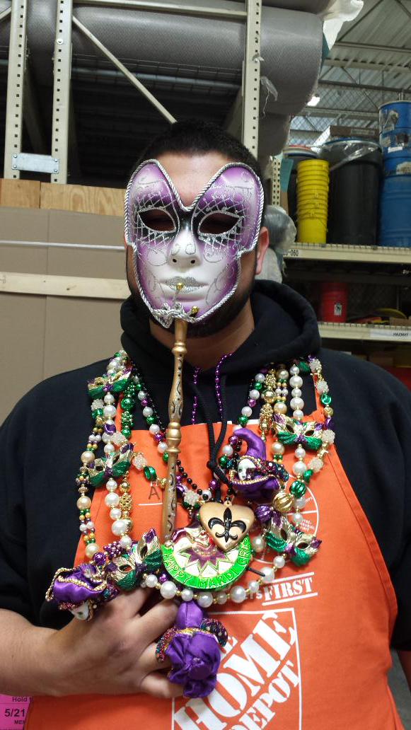 maggie27_valle's tweet photo. Having Fun at 0980....Celebrating Mardi Gras at 0980 http://t.co/JbfRm6XCAP