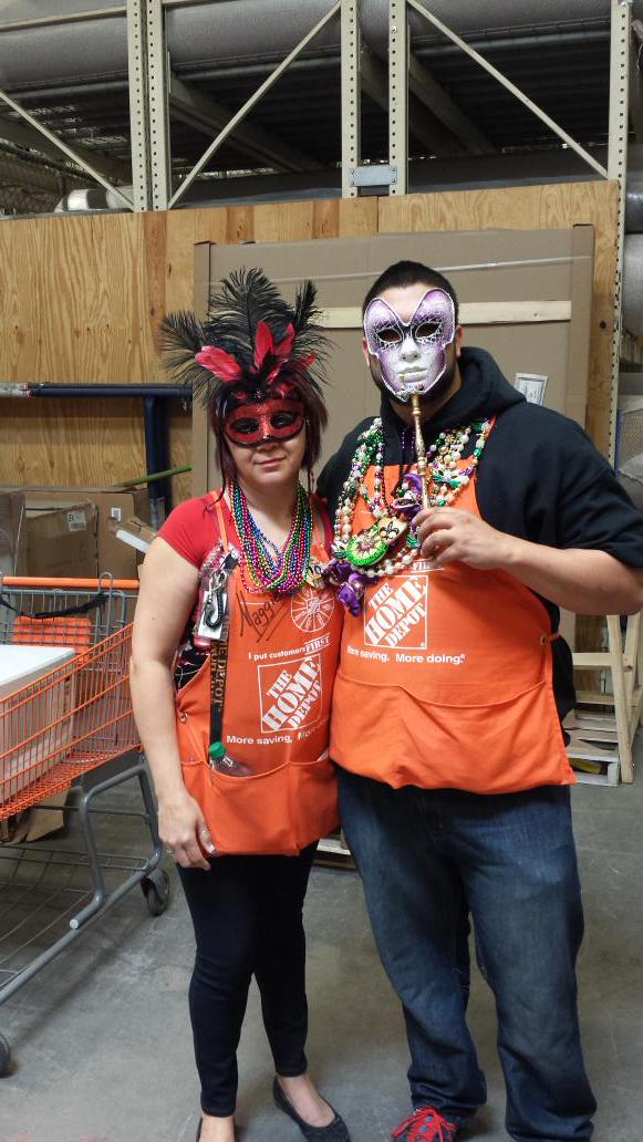 maggie27_valle's tweet photo. Having Fun at 0980....Celebrating Mardi Gras at 0980 http://t.co/JbfRm6XCAP
