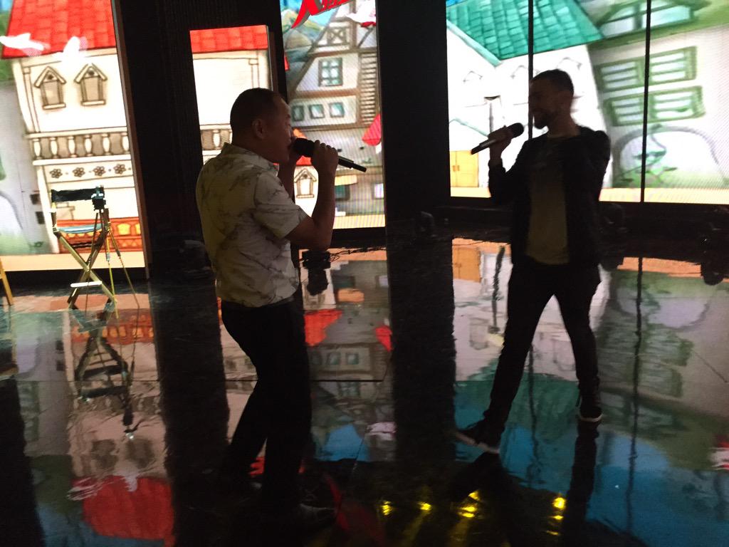 broorange's tweet photo. "We went to the Chinese talkshow Day Day Up at Hunan TV, where I also met the hilarious Joe Wang! Amazing!!" http://t.co/u9ZoXckBYA