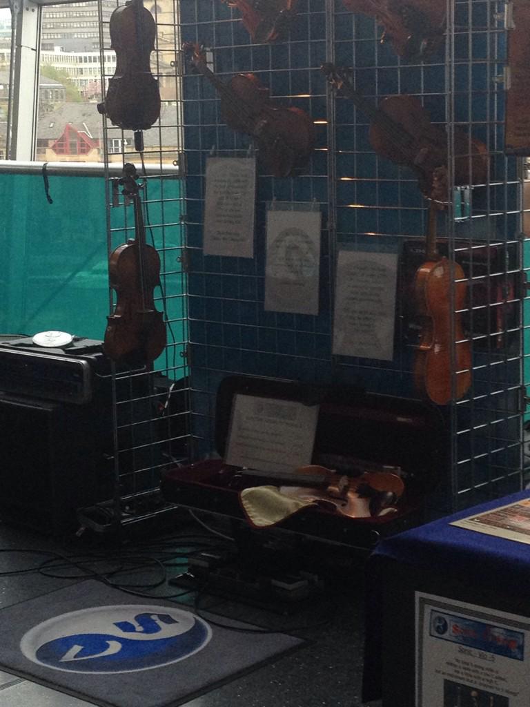 _Folkworks's tweet image. Meet Sonic Violins at their concourse stall @sage_gateshead #FiddlesOnFire #fiddle15