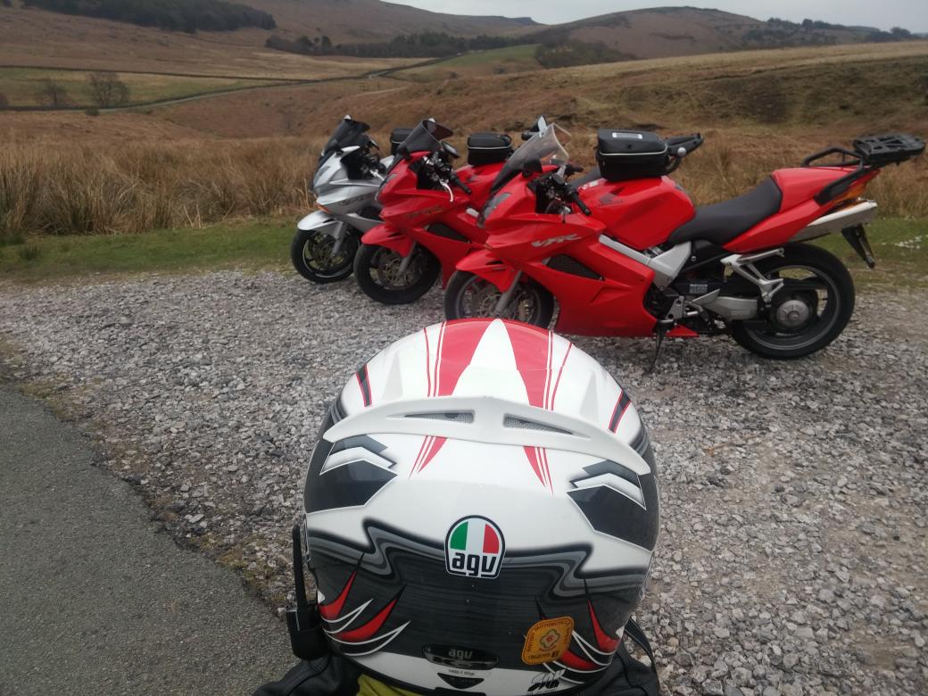 Egonewildbad's tweet photo. Had a nice ride round peak district with @VidaMusic and @GazB360nut and droped in on @ViaMotoHonda  on the way home http://t.co/FidwHOX69A