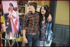 mirandaroggio's tweet photo. #HowIBecameAFan of @selenagomez #Selenators (8 years) & @greggsulkin #gregger (6 years)& i said s(he) will be my idol http://t.co/VgBVatVrKV