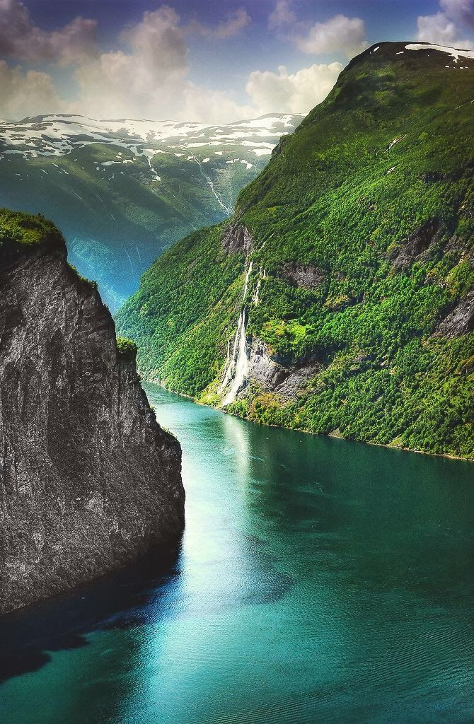 YishaiMullins's tweet photo. Geiranger, Norway -  #ttot #travelpics http://t.co/MPSo7RUrhK