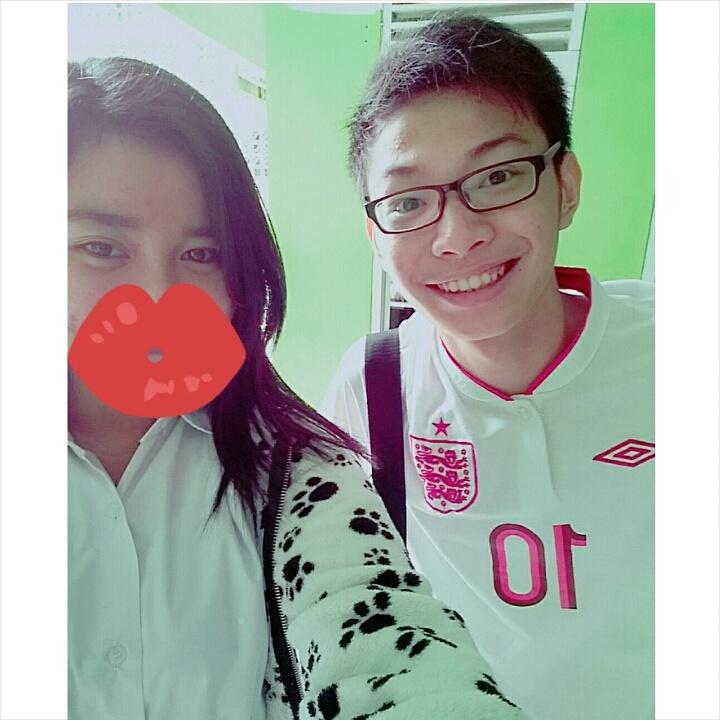 Andini_AR's tweet photo. Minta selfie bareng aja smpe gemeteran😅😔 #lebay @kevinchoc http://t.co/R7mNOYd5WM