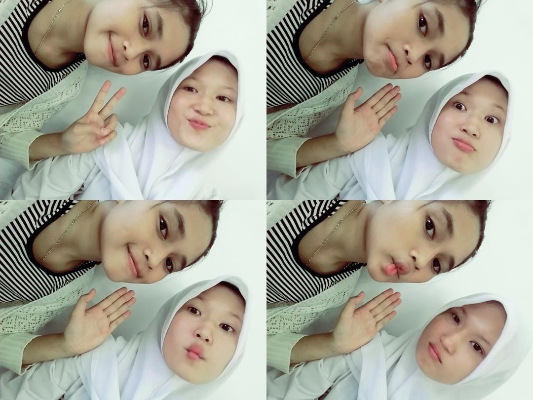 Ocii97's tweet photo. Sama dd ika kamvrent tp cantik sih hehe 😁😂 @ika_Esterlita_k http://t.co/QnE7oXt30j