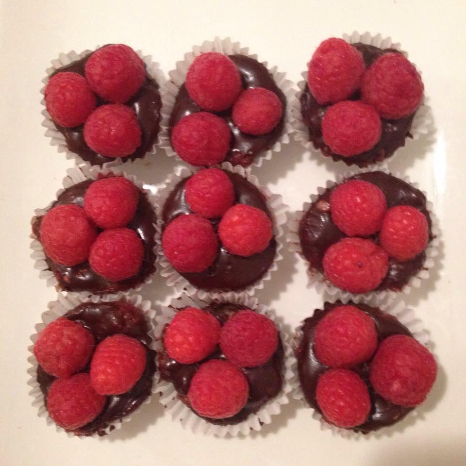 VegfestGuelph's tweet photo. This might be our best bake sale ever. Come to @10carden from 10-1 today #worldwideveganbakesale #DowntownGuelph http://t.co/JPiI78XI6Z