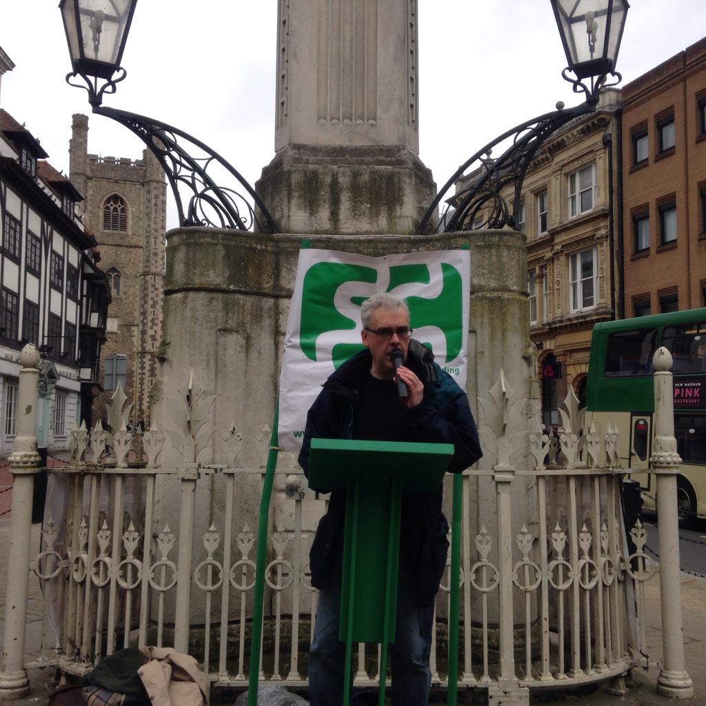 scoreading's tweet photo. Market Place, Reading 2pm - 30 mins to go!! http://t.co/blq2CKq5ja