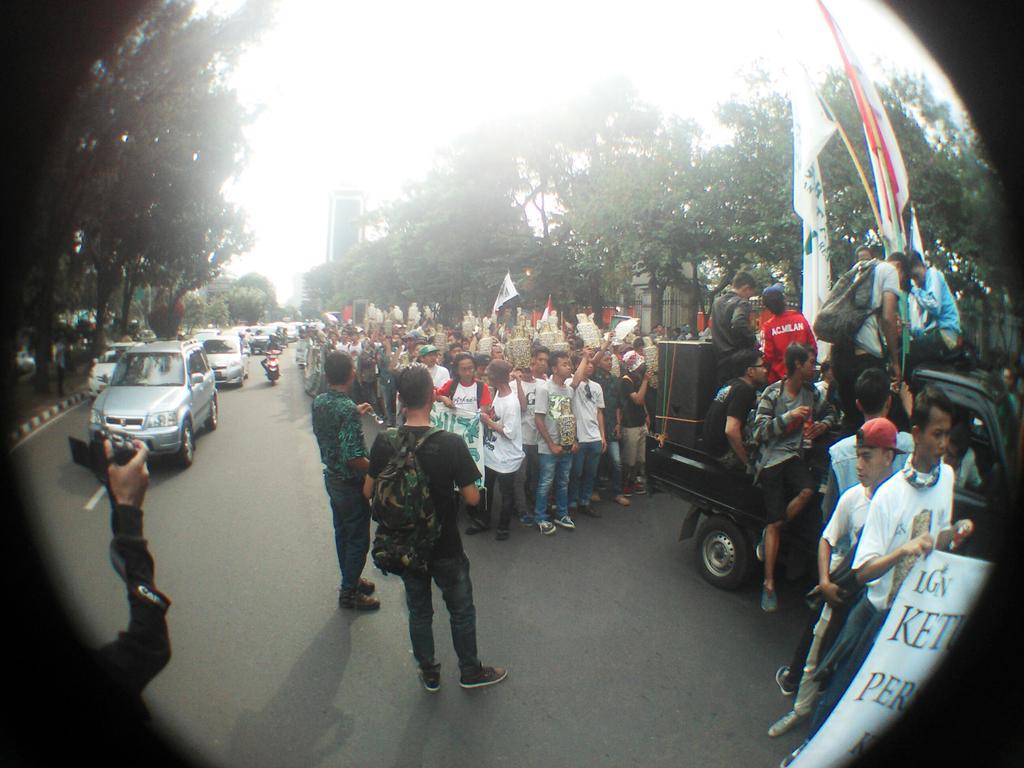 4DuaKosong's tweet photo. Suasana dari titik awal Patung kuda-Monas menuju Tugu Tani #GMM2015 http://t.co/iYILCKPOrY