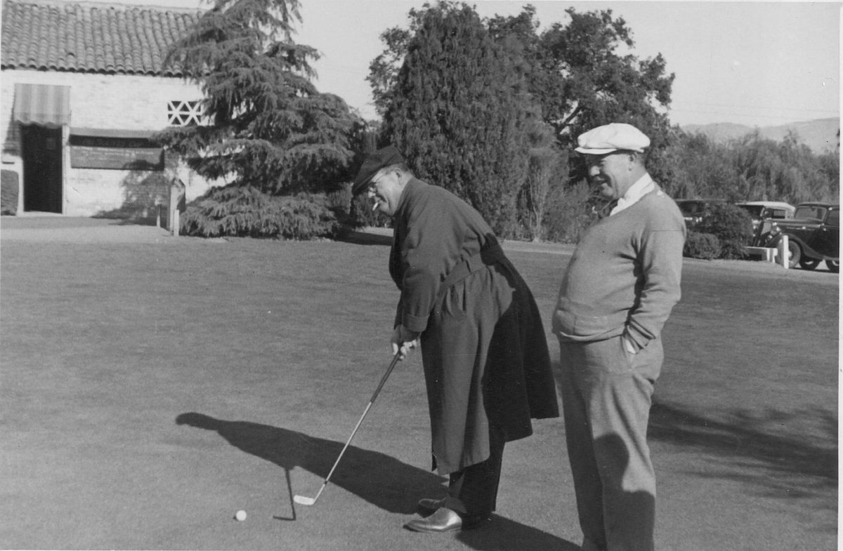 skridtlængde pensionist håndjern Laurel and Hardy on Twitter: "From Oliver Hardy's personal scrapbook... Oliver  Hardy golfing with his buddy Guy Kibbee. (Courtesy of @78srandy )  http://t.co/BqopwPVpL1" / Twitter