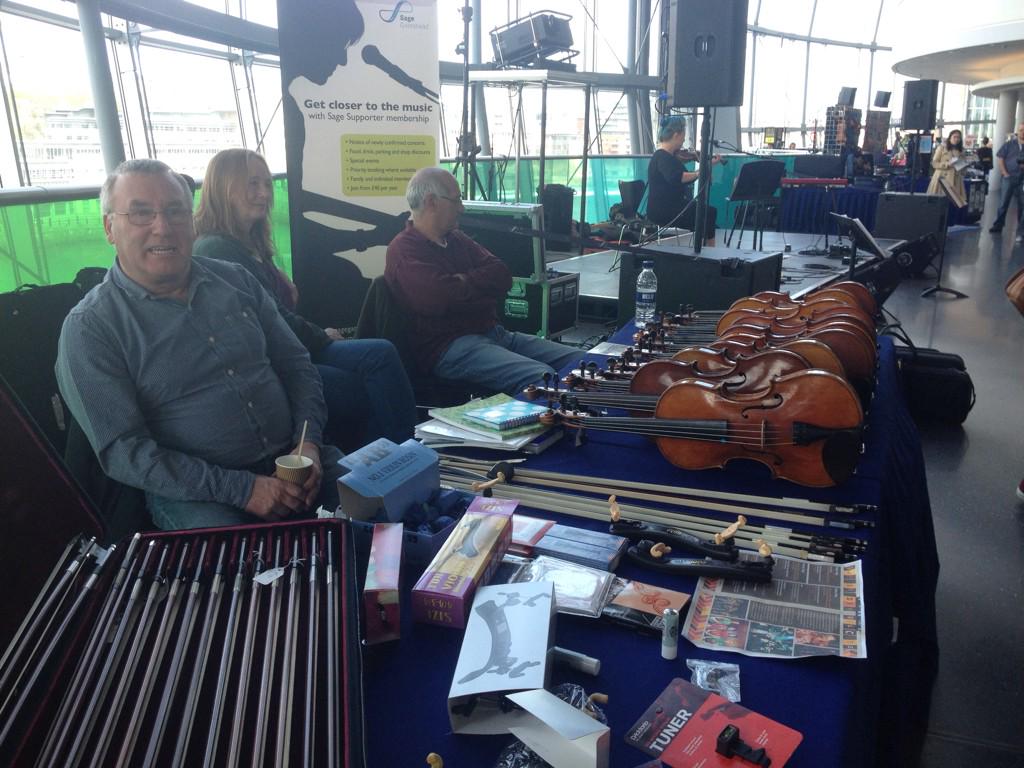 _Folkworks's tweet image. Dave Mann - The Violin Shop Hexham here to help with any fiddle queries @sage_gateshead #fiddleclinic #fiddle15