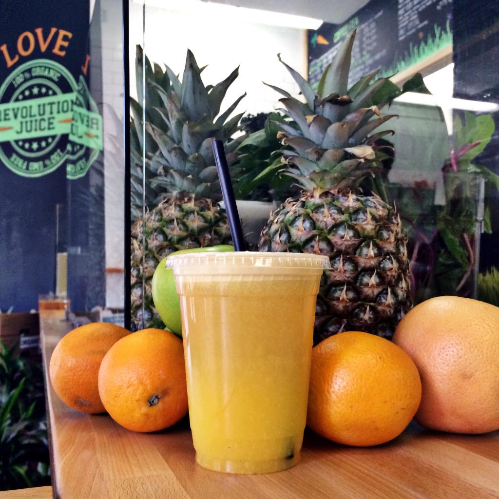 revjuice's tweet image. Make your own juice! Orange, pineapple, grapefruit and green apple here! SO fresh, always organic and taste amazing!