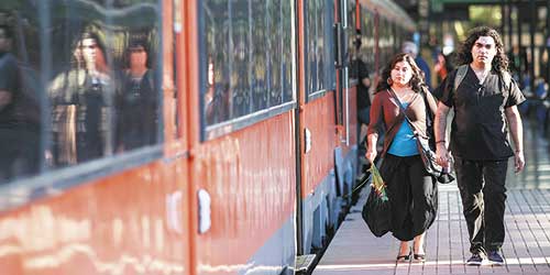 latercera's tweet photo. Tren que unirá Valparaíso con Santiago incluiría estación en aeropuerto internacional http://t.co/4mDX8lS2YI http://t.co/xSTyNyAOgA