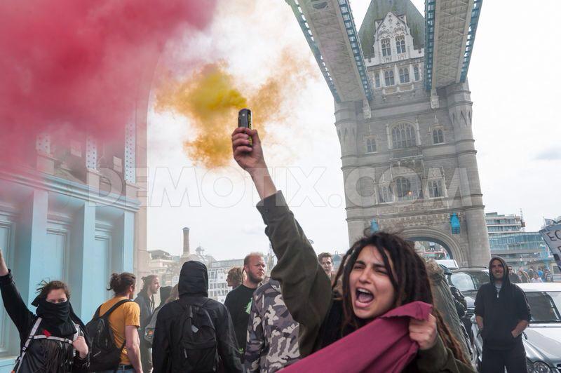 OccupyUAL activists helping to shut down the bridge y.day to protest for social housing and free ed.