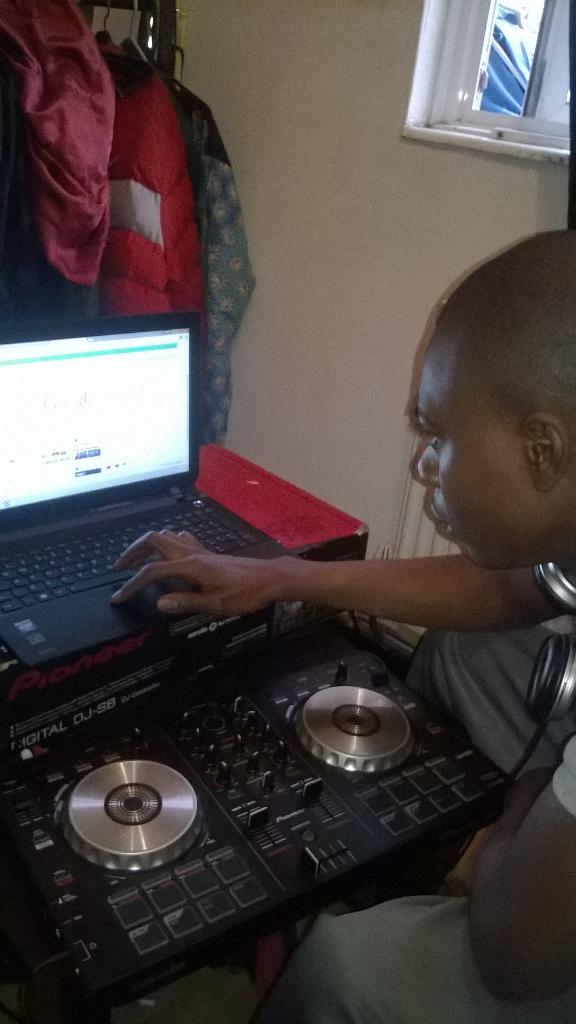 Official_DCBM's tweet photo. Hey man like boz everything coming together now its a proper movement. http://t.co/4H25JCrITr
