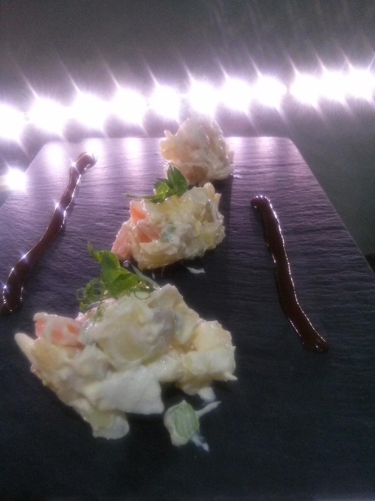 pirineosrest's tweet photo. Ensaladilla con germinado de gisantes. http://t.co/Hisy58SCHE