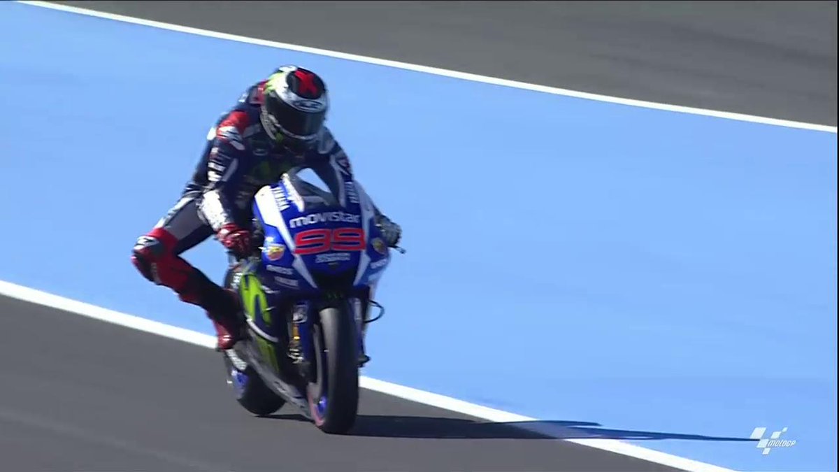 MotoGP's tweet photo. A new #MotoGP lap record for @lorenzo99 with a 1'37.910 as he secures pole position for the #SpanishGP http://t.co/j6K1CCXAd5