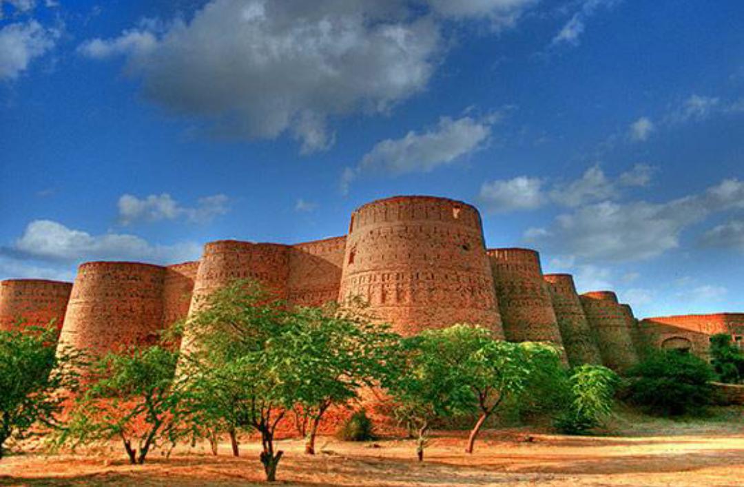 BeautiesOfPak's tweet photo. #RohtasFort #ManglaFort #DerwarFort #RaniCortFort http://t.co/QohukAfp95