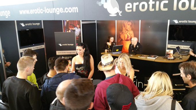 Watch Julia Pink's leaked NSFW photo on TwXstars