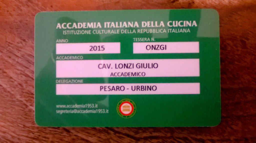 LonziGiulio's tweet photo. difendiamo le tradizioni! http://t.co/dCNyVeC1RE