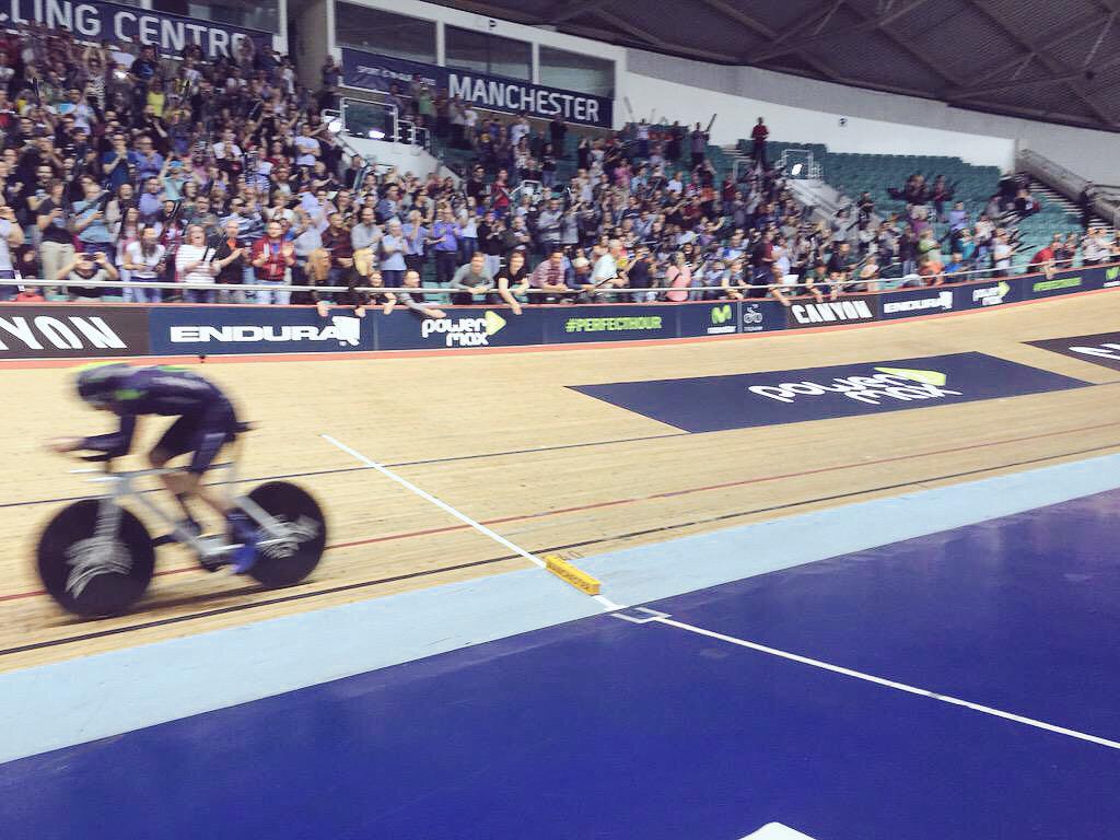 UCI_Track's tweet photo. He's done it! @alexdowsett is the new #UCIHourRecord holder with 52.924km. Well done mate! http://t.co/ihkezCE0tT