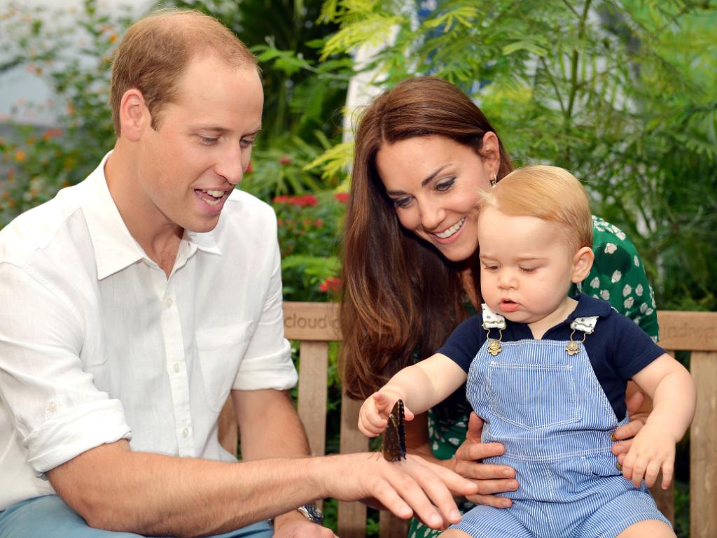 Cosmopolitan's tweet photo. Prince George is OFFICIALLY a big brother ❤️ http://t.co/ywCwHPdVfW http://t.co/Y1diEWI6hQ