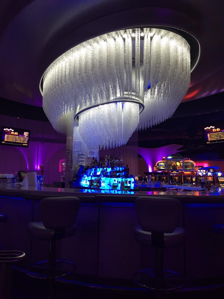 VegaIsmaelCPA's tweet photo. Hoy en el #metrolounge @casinometro #decachete. Musica y Parking de cachete!!! Happy Hour desde las 7pm. http://t.co/jJX0GEtpdn