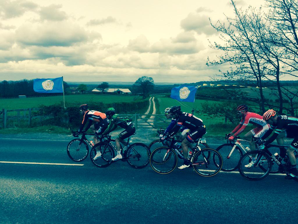 aliquaile's tweet photo. Lead riders coming into Norton #TdY #tourdeyorkshire2015 http://t.co/uGtGSdWHFg