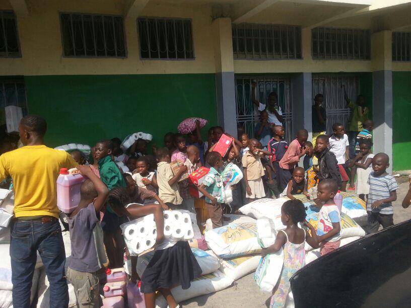 MwangazaInt's tweet photo. Blessed that food is no longer an issue at Enrica. Thankful for our friends at @feedtummies #DRCongo #Espoir http://t.co/DEvAv6Wcrz