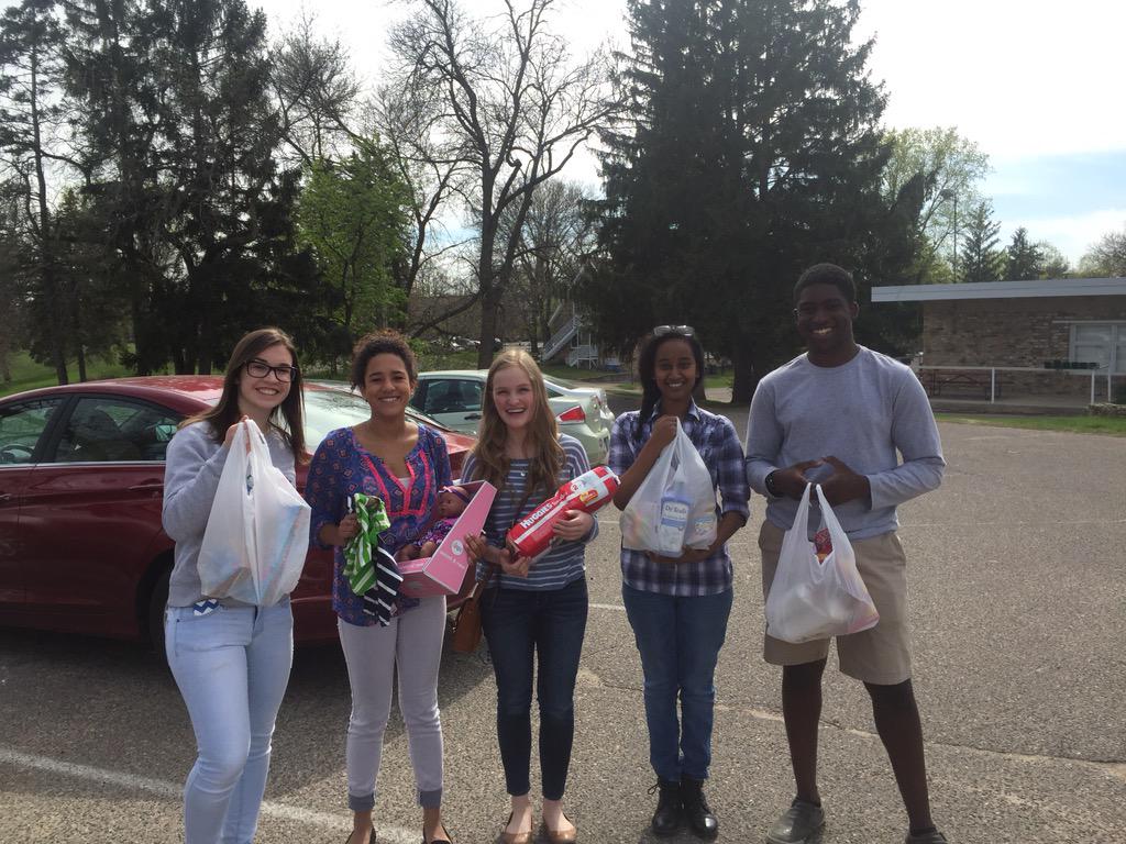 bsm_justice's tweet photo. Justice Club members delivering donations to #missionsinc battered women's shelter for #sexualassaultawarenessmonth http://t.co/YiqRrkDmx0