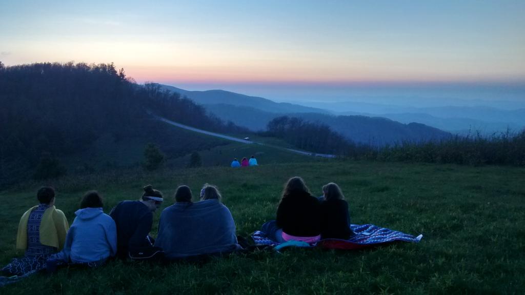 ErinKane5's tweet photo. I love sunrises, boone, and my wonderful friends http://t.co/JpkXMLhZpr