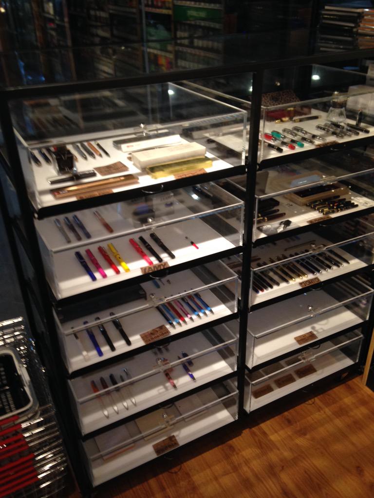 HarrisonFlyHigh's tweet image. An underrated art shop called 'overjoyed' located near lasalle. super hidden from the public, but worth to go n see.