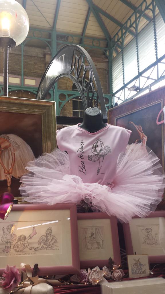 misselliedance's tweet photo. Saturday in #CoventGarden #dance #ballet #DanceMoms #London http://t.co/fi90a3sxWJ