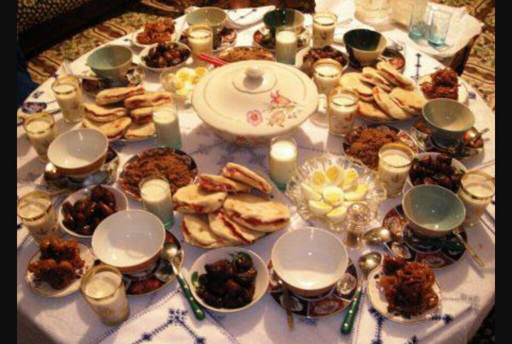 saarah_slm's tweet photo. Comment les gas voient le ramadan vs comment les filles voient le ramadan http://t.co/JvuID0mnMC