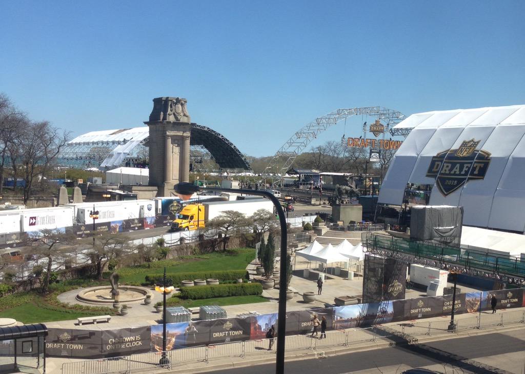 pamella 🇺🇸🇮🇹 (@pamcapitanini) on Twitter photo #DraftTown a view from above @nfl <a href="/ChooseChicago/">Choose Chicago</a> <a href="/TheCulturalMile/">ChicagoCultural Mile</a> #sunshine <a href="/ChiSportsComm/">Chicago Sports Commission</a> #DraftTown a view from above @nfl <a href="/ChooseChicago/">Choose Chicago</a> <a href="/TheCulturalMile/">ChicagoCultural Mile</a> #sunshine <a href="/ChiSportsComm/">Chicago Sports Commission</a>