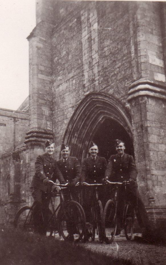 JoanneCulley1's tweet photo. #RCAF Personnel Reception Centre no. 3 bandmembers on leave in Oxford #70ann.VEDay, more at http://t.co/TzBD1nZqBs. http://t.co/iS4WMrgOVl