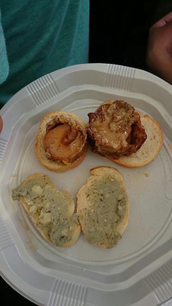 legio_gemina's tweet photo. No podíamos faltar a la #FeriaDelQueso de #Trujillo en una cita ineludible de los amantes del queso http://t.co/dxBHpPTrIB