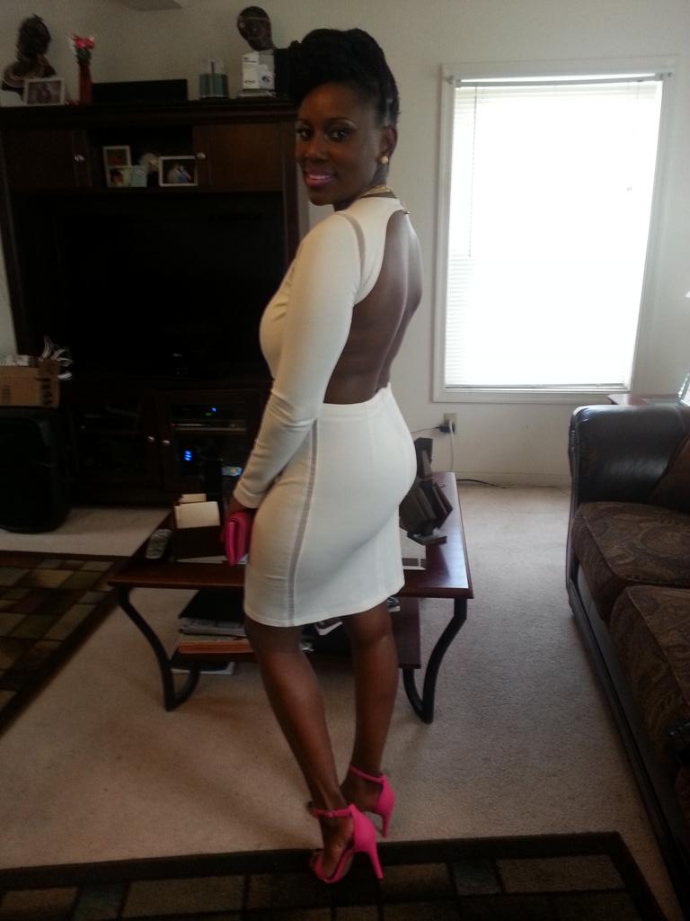 diditright2's tweet photo. Happy Wedding Anniversary to me!!! @essencemag @EBONYMag @GetJETmag @voguemagazine #chocolatehottie #cocoagoddess http://t.co/Dxwmz0aycT