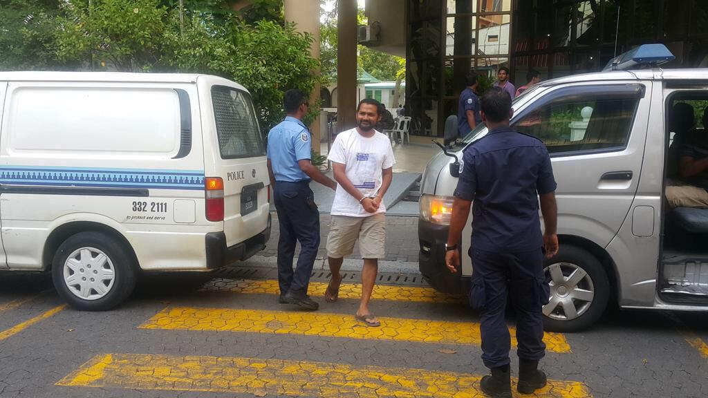 rilvarn's tweet photo. @waddey wearing #FindMoyameehaa Tshirt #FreeWaddey now http://t.co/W4YqZjZnoC