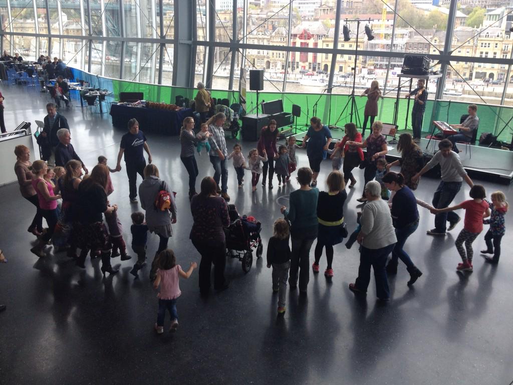 _Folkworks's tweet image. Family ceilidh in full swing! Thank you Nathan Armstrong Ceilidh band!  @sage_gateshead #FiddlesOnFire #fiddle15