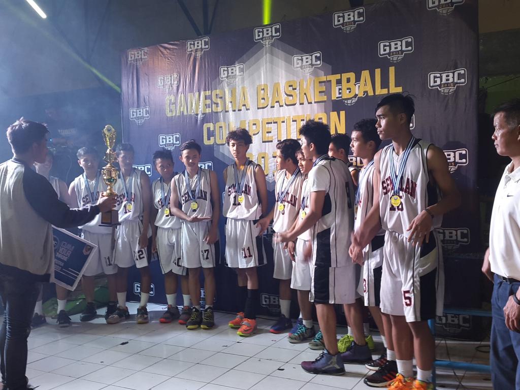 GBC_15's tweet photo. @sman9bandung - Champion of Ganesha Basketball Competition 2015 #ClaimYourThrone http://t.co/A1c9752yTy
