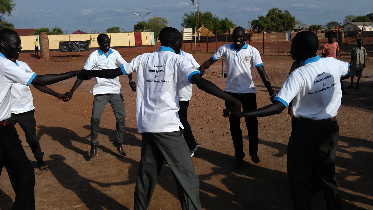 robalancaster's tweet photo. Graduation is letting loose under the sun... nina diru salam @cnhpr #southsudan http://t.co/3n4Ya5wVOt