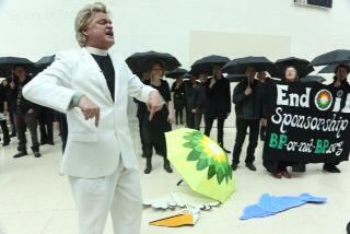 drop_BP's tweet image. FULL STORY: Today&apos;s giant oil spill in @britishmuseum w/ @revbillytalen &amp;amp; Stop Shopping Choir! bit.ly/1dCGbde