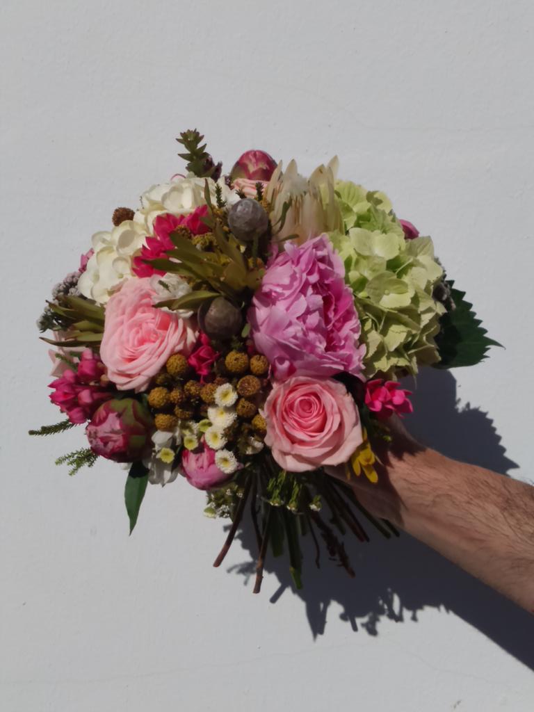 floristeriatrio's tweet photo. Bouquet de Boda d Inés y Joaquín. ! muchísimas gracias por confiar en @floristeriatrio para el día más feliz pareja ¡ http://t.co/jpnkcaIIBu